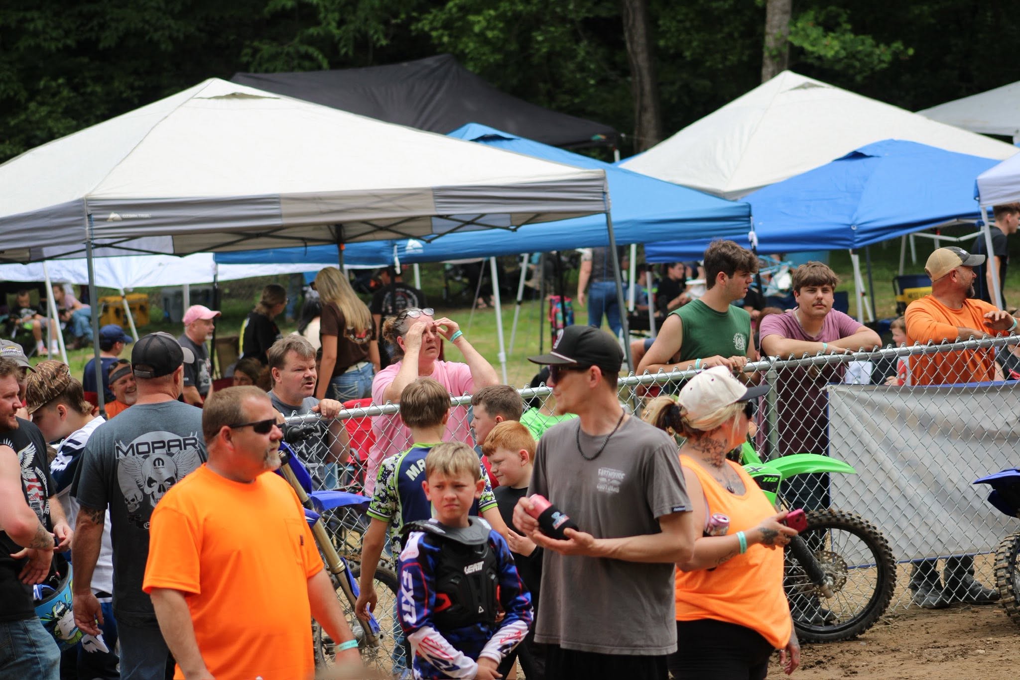 Fans and race-day atmosphere at Moonshine Hillclimb